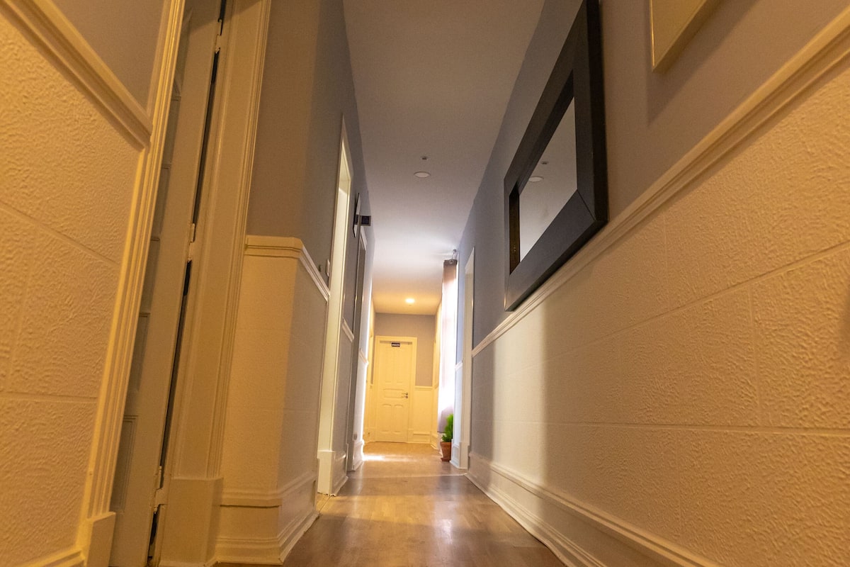 Twin Room with Shared Bathroom | 1 dormitorio, escritorio, wifi gratis y ropa de cama
