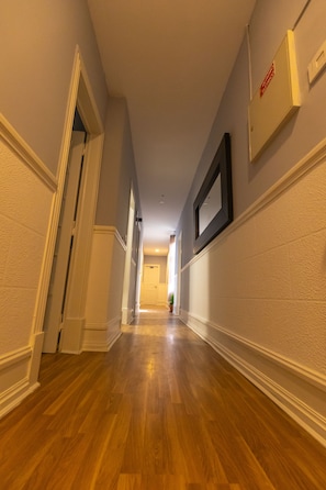 Twin Room with Shared Bathroom | Desk, free WiFi, bed sheets - The Delight Hostel Lisbon (Lisbon)