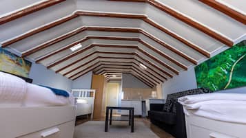 Habitación Deluxe, baño privado | 1 habitación, escritorio, wifi gratis y ropa de cama