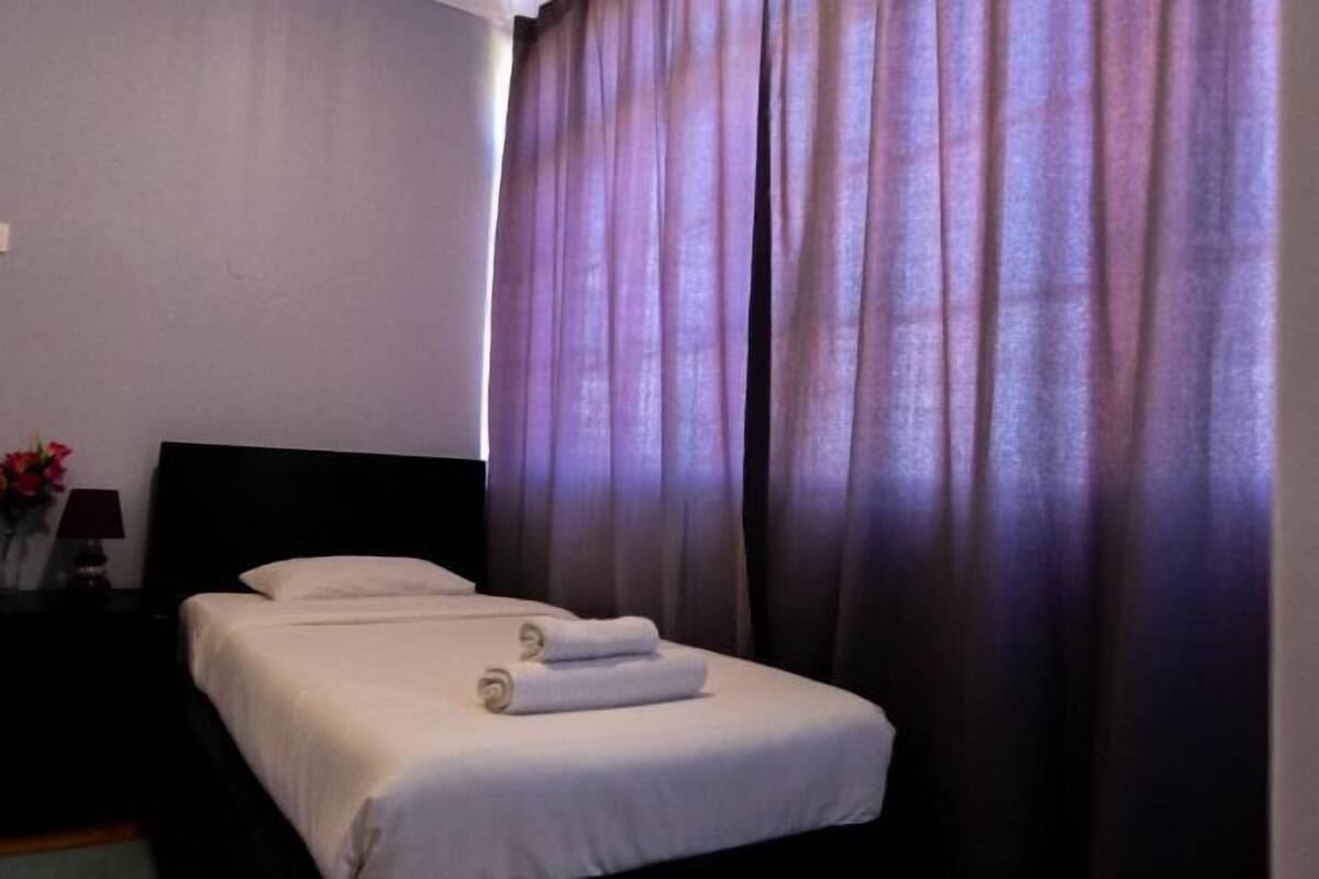 1 habitación, escritorio, wifi gratis y ropa de cama
