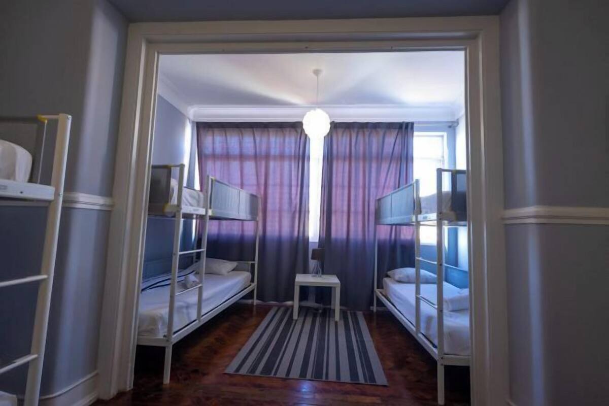 1 habitación, escritorio, wifi gratis y ropa de cama