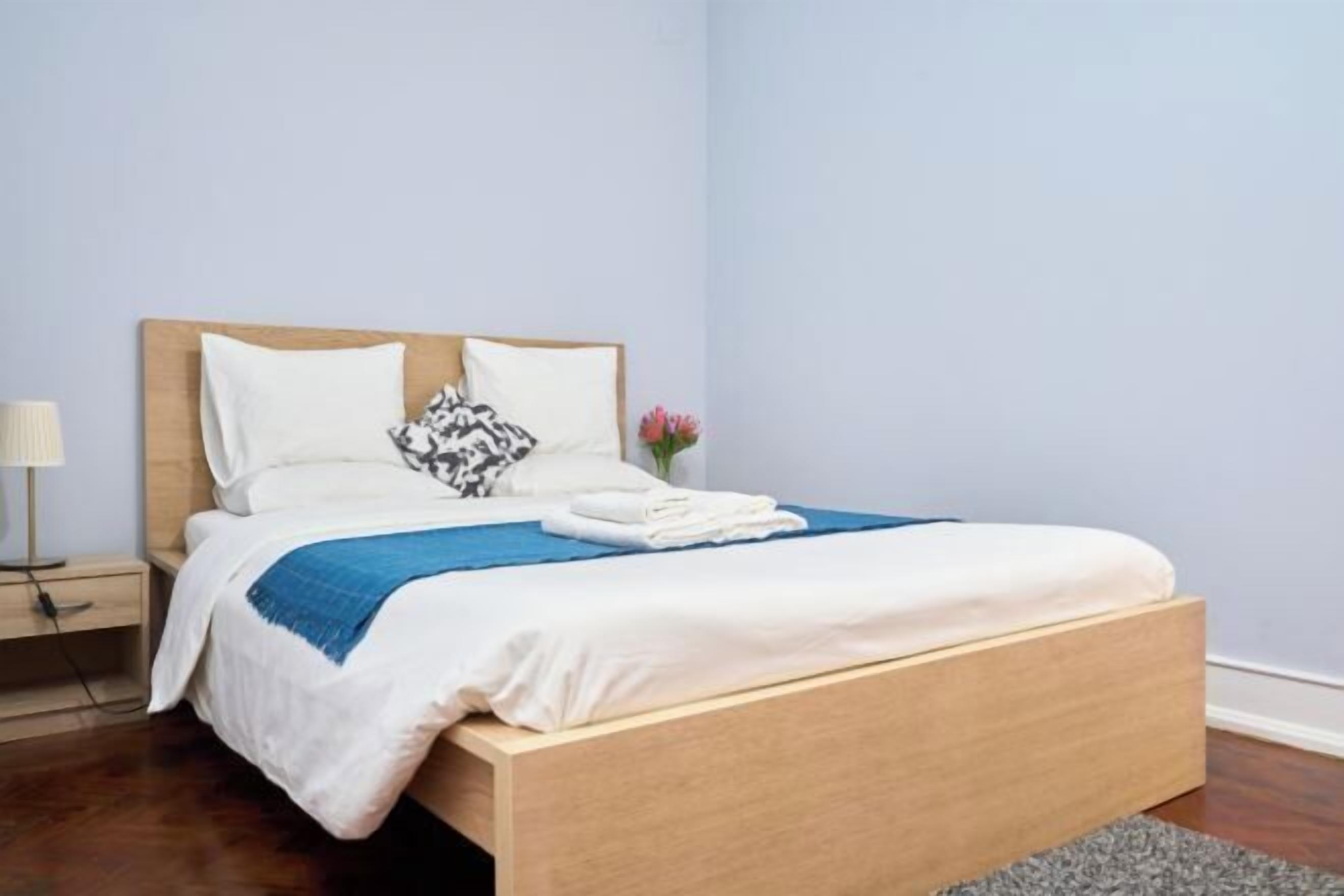 Työpöytä, ilmainen Wi-Fi, vuodevaatteet