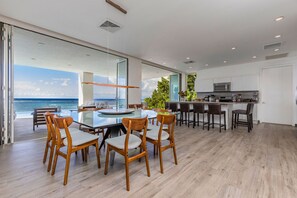 Dining - Villa on the beach: 5 ocean front suites and 2 bunk rooms (Savaneta)