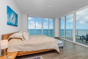 7 bedrooms, in-room safe, desk, iron/ironing board - Villa on the beach: 5 ocean front suites and 2 bunk rooms (Savaneta)