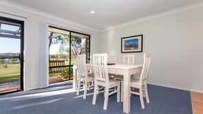 Dining - Horizons Retreat (Salamander Bay)