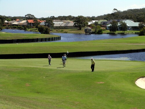 Horizons Retreat Golf Front Villa Salamander Bay