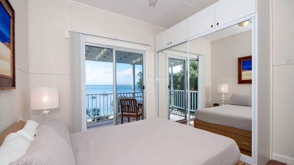 2 bedrooms, travel cot, free WiFi, bed sheets