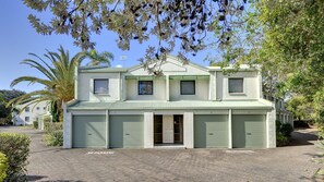 Exterior - Well presented two bedroom unit in complex with a pool and tennis court (Nelson Bay)