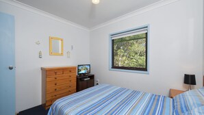 2 bedrooms, bed sheets - Carindale, Unit 21/19 Dowling Street (Nelson Bay)