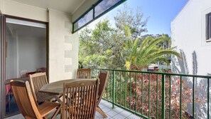 Outdoor dining - Well presented two bedroom unit in complex with a pool and tennis court (Nelson Bay)
