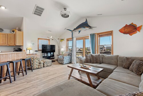 Marlin Manor: Oceanside, 5 makuuhuonetta, oma uima-allas ja poreallas, lemmikkieläinystävällinen.