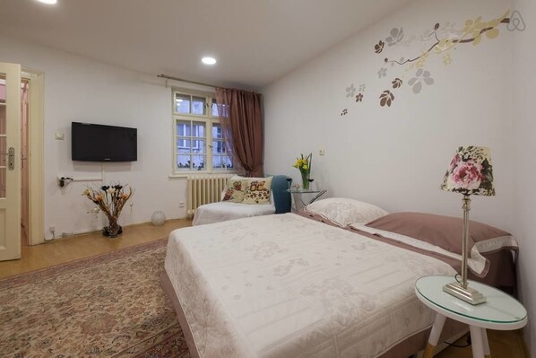 Comfort Apartment, 1 Bedroom, City View | 1 bedroom, desk, soundproofing, iron/ironing board