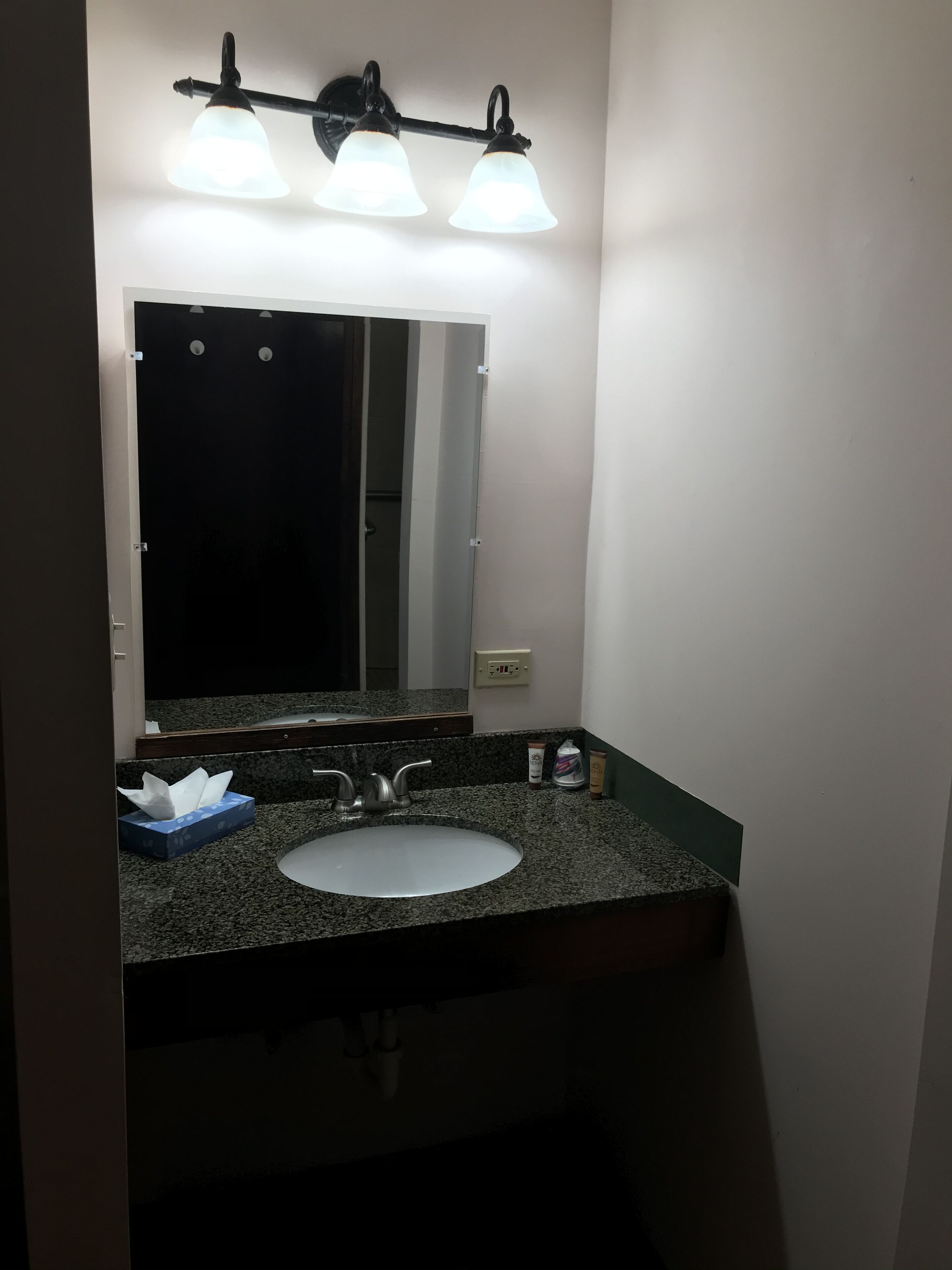 economy room, 1 queen bed, accessible, non smoking (ground floor) | bathroom | shower, rainfall showerhead, free toiletries, towels