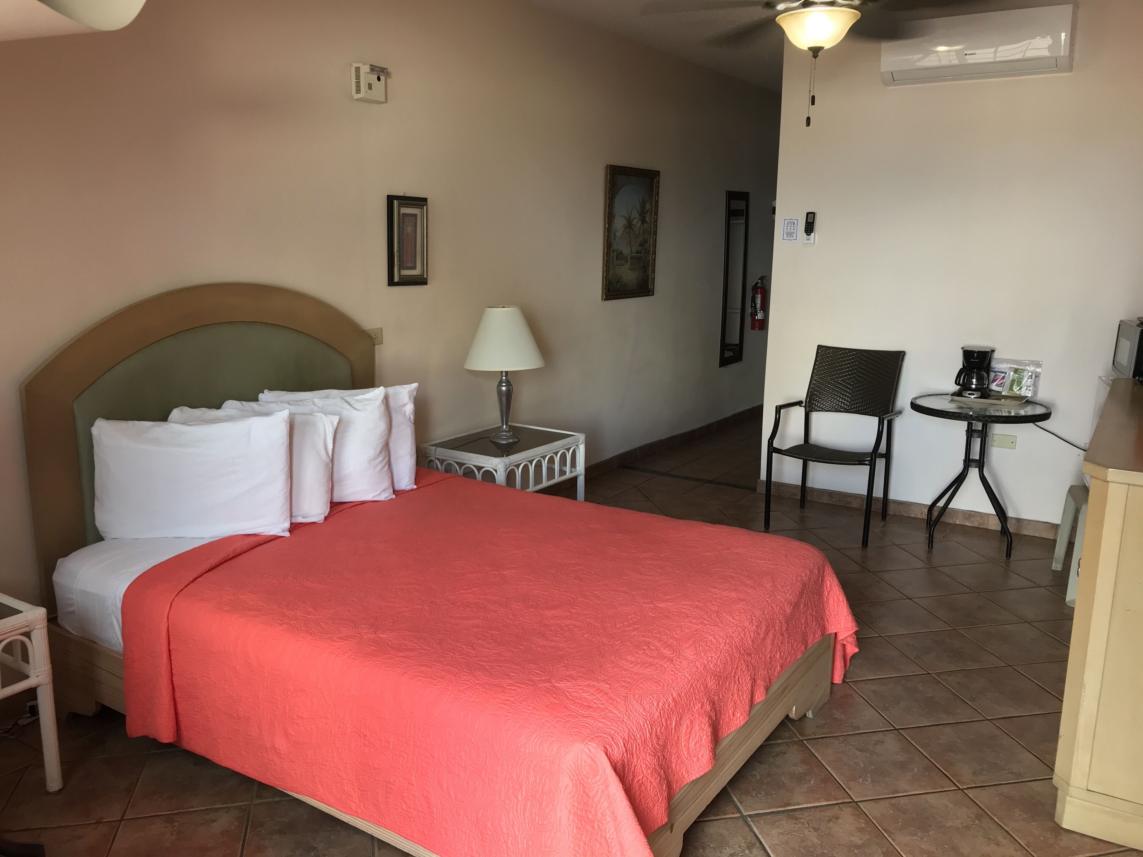 economy room, 1 queen bed, accessible, non smoking (ground floor) | 1 bedroom, blackout curtains, iron/ironing board, free wifi