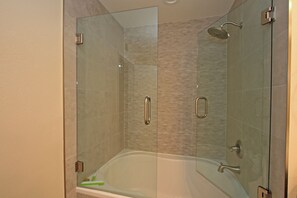 Shower, towels - 258LQ  Located at PGA West at the TPC Stadium (La Quinta)