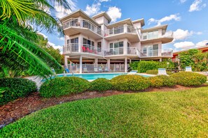A heated pool - Amadeus 9 - Direct Waterfront Views in top location! (Treasure Island)