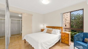 3 bedrooms, free WiFi, bed sheets, wheelchair access