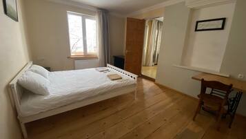 Familienvilla, Mehrere Schlafzimmer | 6 Schlafzimmer, Schreibtisch, Bügeleisen/Bügelbrett, Reisekinderbett
