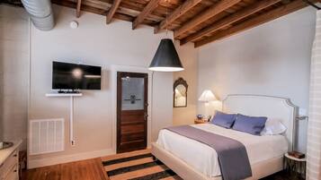 1 bedroom, iron/ironing board, WiFi (free), bed sheets