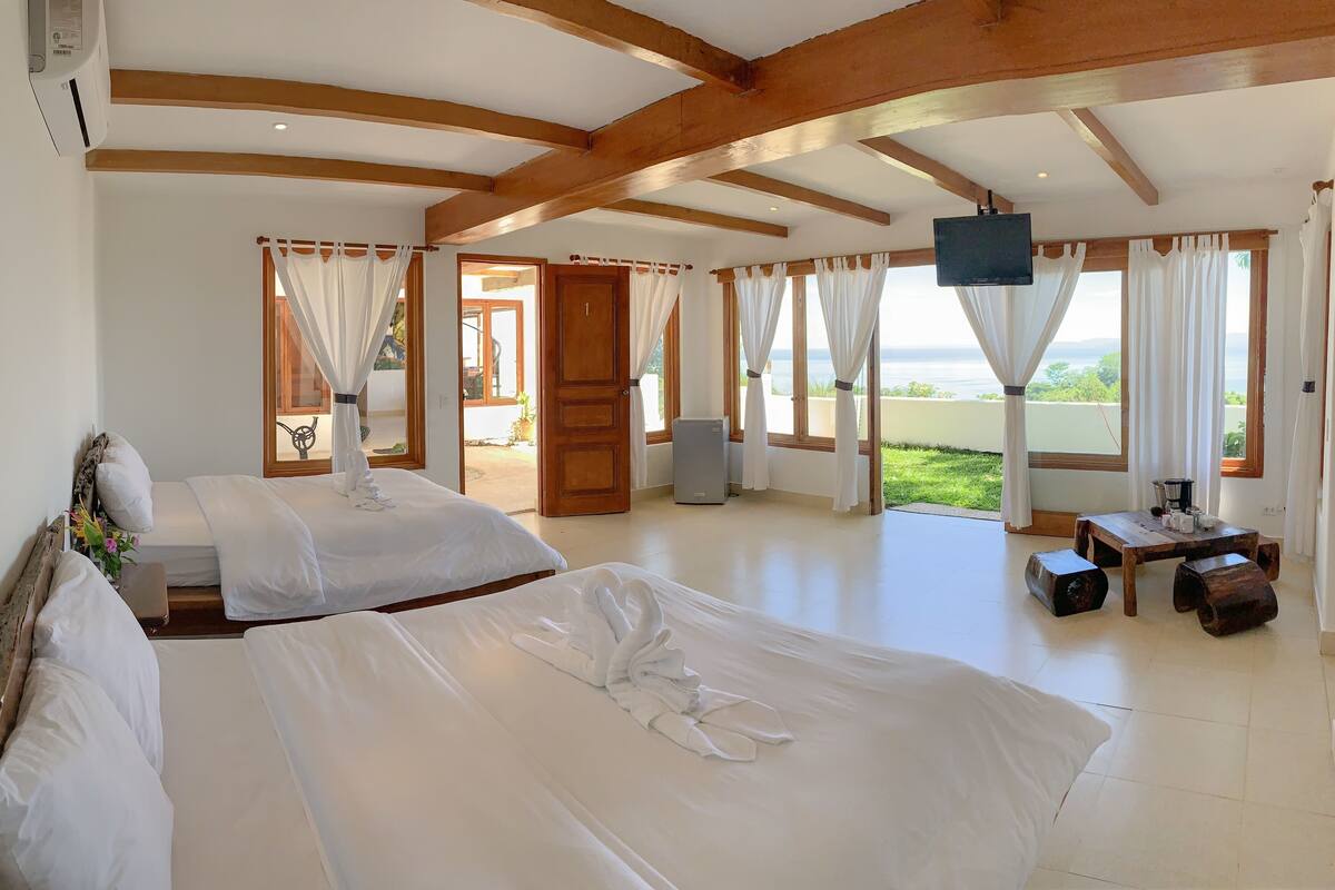 Minibar, iron/ironing board, free WiFi, bed sheets