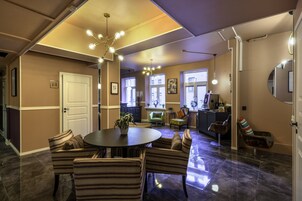 Sala de estar en el lobby