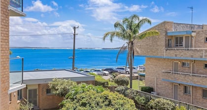 Bella Vista, Unit 10/19 Shoal Bay Road - Vibrant, modern unit with Shoal Bay views