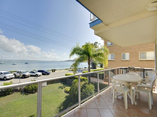Castaways 4 Shoal Bay Apartment with Water Views