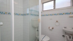 Shower - Castaways 4/17 Shoal Bay Road - Opposite Shoal Bay Beach (Shoal Bay)