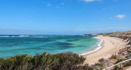 “ROCKPOOL” Holiday Beach House Margaret River (8 min walk to beach)