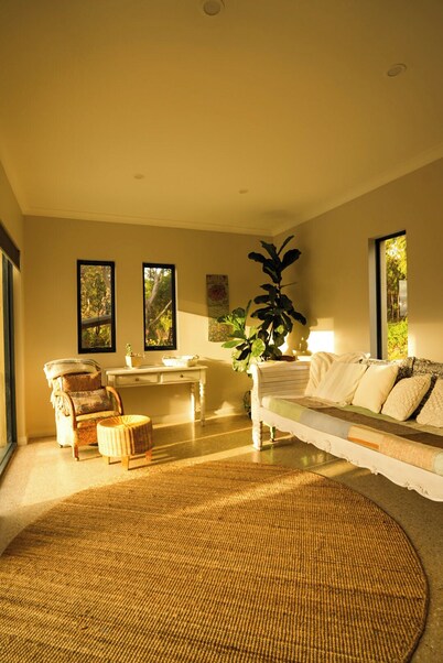 “ROCKPOOL” Holiday Beach House Margaret River (5 bedrooms, walk to beach)