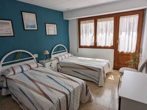 5 chambres, fer et planche à repasser, lit parapluie, Wi-Fi gratuit