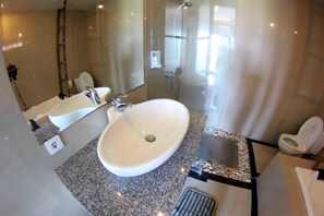 Luxury Villa, Multiple Beds, Non Smoking | Bathroom | Separate tub and shower, deep soaking tub, rainfall showerhead - Villa Mila (Canggu)