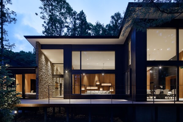 Front of property - evening/night - Villa El Cielo Hakuba (Hakuba)