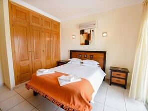 3 chambres, fer et planche à repasser, accès à Internet, literie fournie