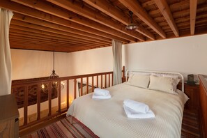 3 chambres, coffres-forts dans les chambres, fer et planche à repasser