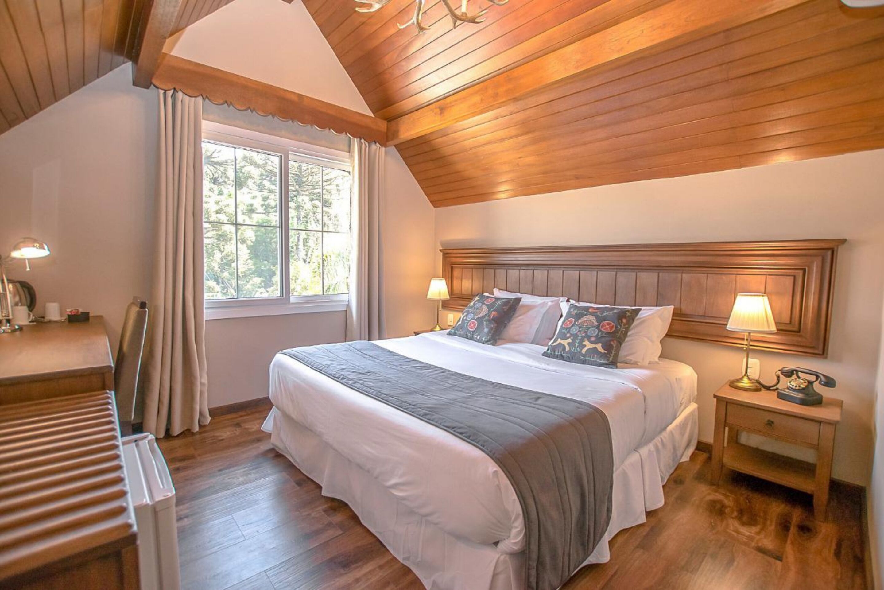 Minibar, caja de seguridad en la habitación y cortinas blackout 