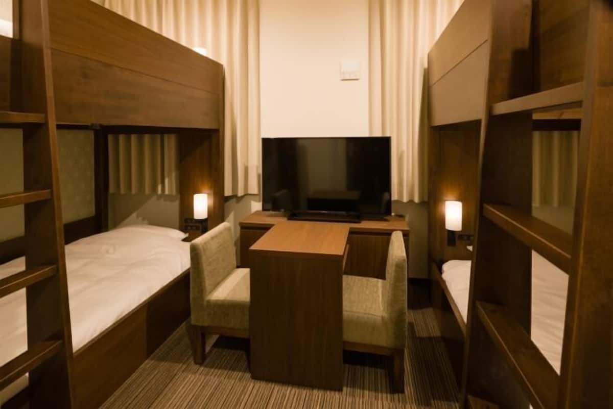 1 bedroom, down duvets, pillow-top beds, desk