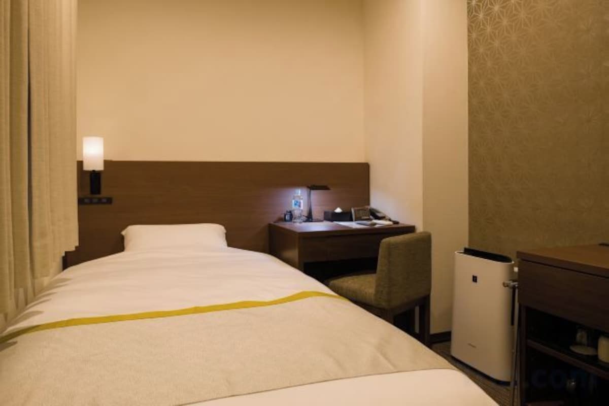 1 bedroom, down duvets, pillow-top beds, desk