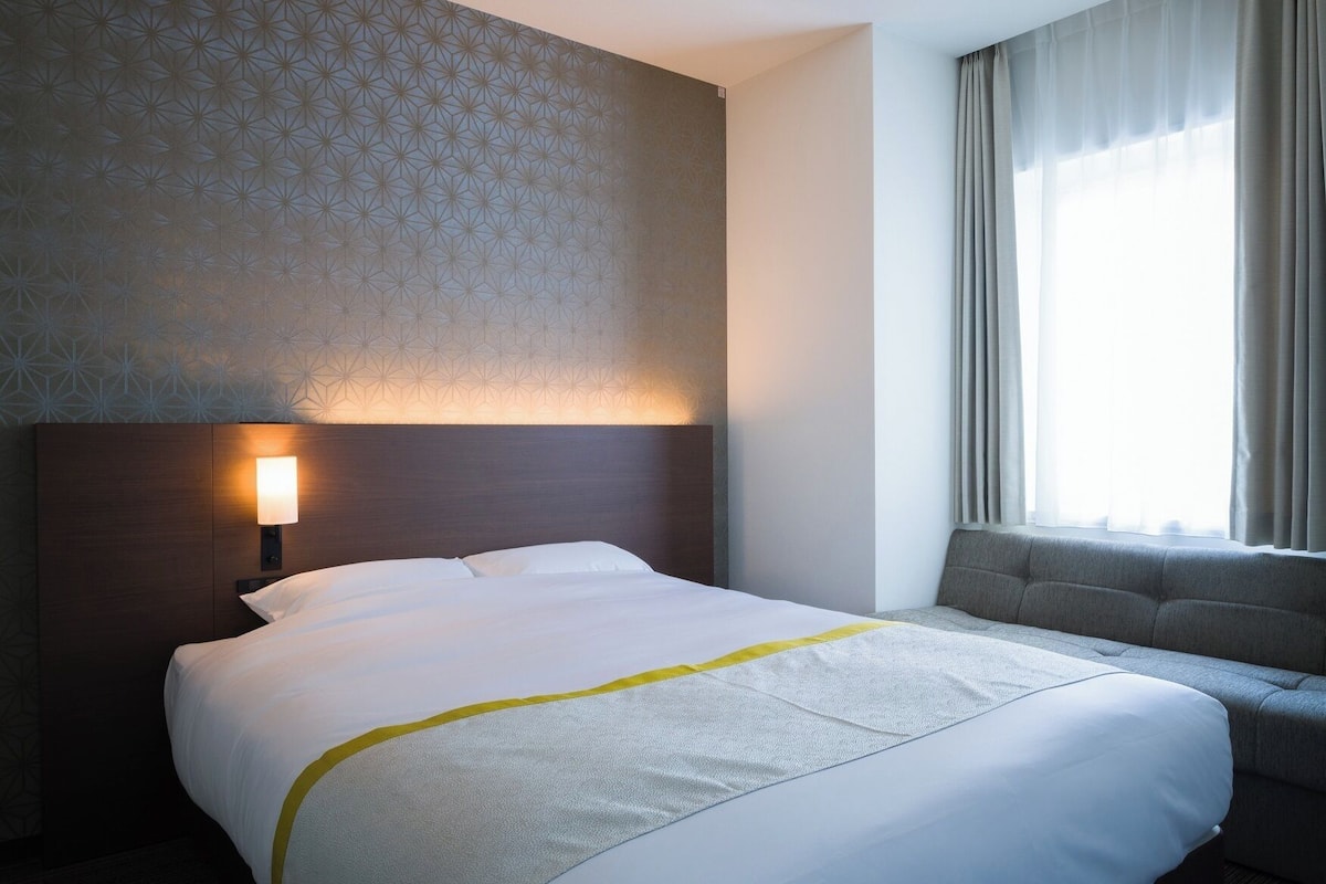 Phòng đôi Deluxe, không hút thuốc (with sofa bed for 3 persons) | 1 phòng ngủ, chăn bông, nệm có lớp đệm bông, bàn