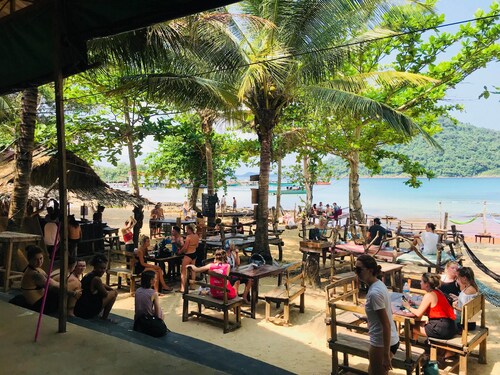 Yellow Moon M23 Hostel