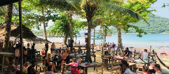 Yellow Moon M23 Hostel