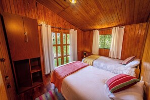 高级平房, 2 间卧室, 厨房, 花园景观 | 迷你吧、特色家居、办公桌、笔记本电脑工作区
