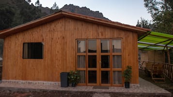 Classic Cabin | Minibar, individually furnished, desk, laptop workspace