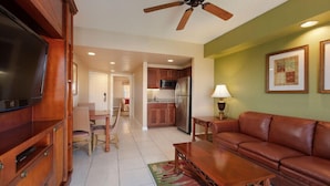 Deluxe Studio | Living area