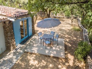 Outdoor dining - Cottage with River Views, Uzer (Uzer)