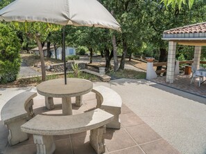 Outdoor dining - Cottage with River Views, Uzer (Uzer)