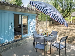 تناول الطعام بالخارج