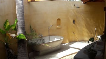 Family Bungalow, 2 Bedrooms | Bathroom | Free toiletries, hair dryer, towels