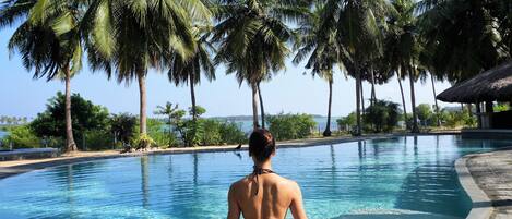 Außenpool, Liegestühle