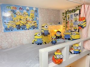 Apartment (1A) | Individually decorated, individually furnished, desk, laptop workspace